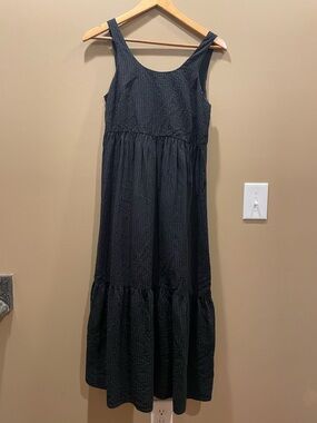 100% Cotton Charcoal Stripe Sleeveless Tiered Maxi Dress
Casual J. Jill Chic